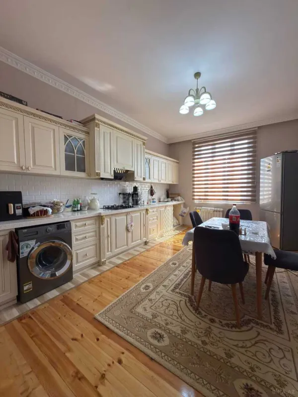 Satılır 8 otaqlı həyət evi 460 m²