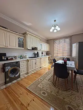 Satılır 8 otaqlı həyət evi 460 m²
