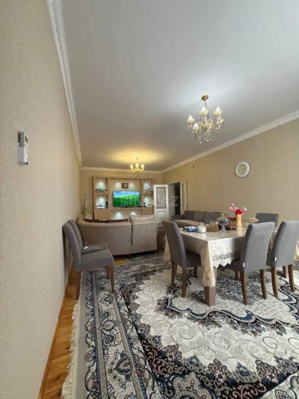 Satılır 8 otaqlı həyət evi 460 m²