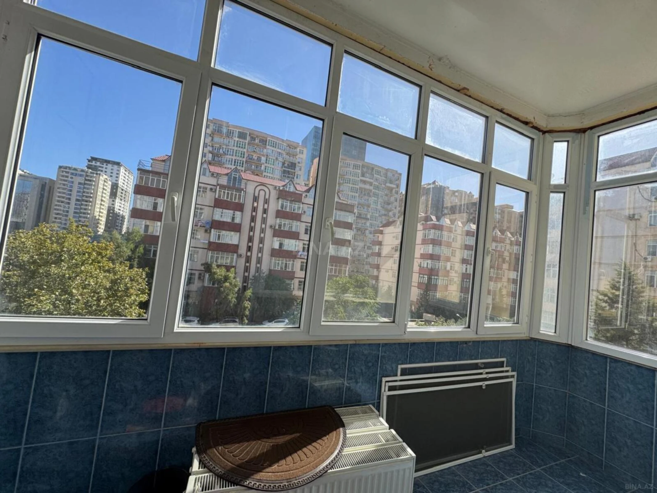 Kirayə verilir 3 otaqlı mənzil 150 m²