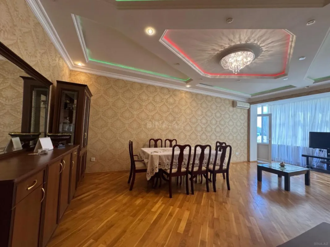 Kirayə verilir 3 otaqlı mənzil 150 m²