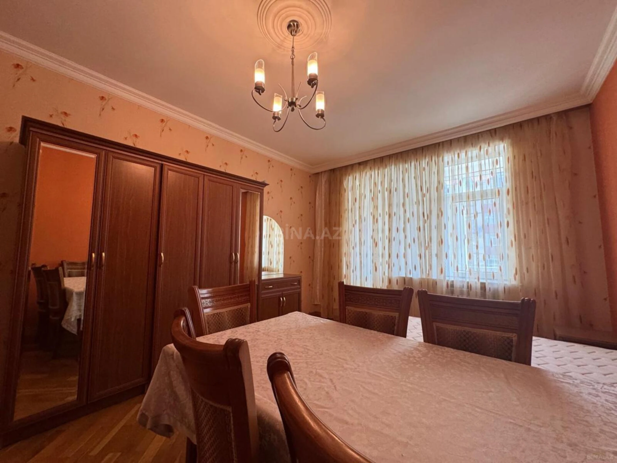 Kirayə verilir 3 otaqlı mənzil 150 m²