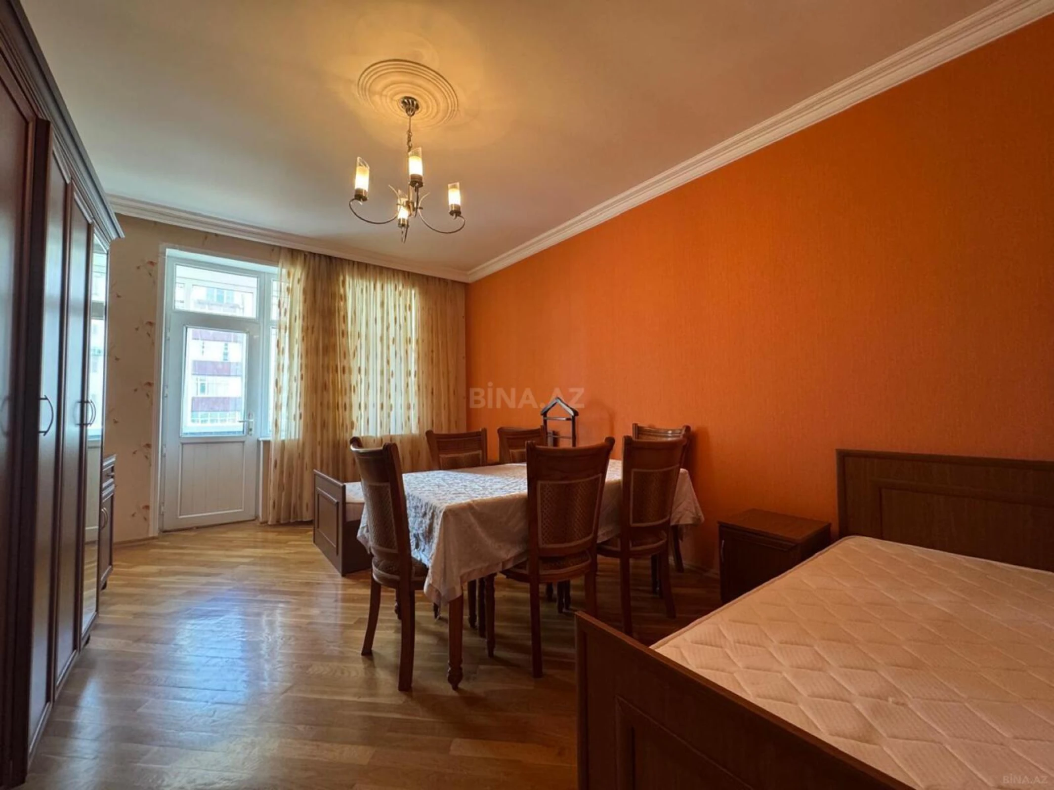 Kirayə verilir 3 otaqlı mənzil 150 m²