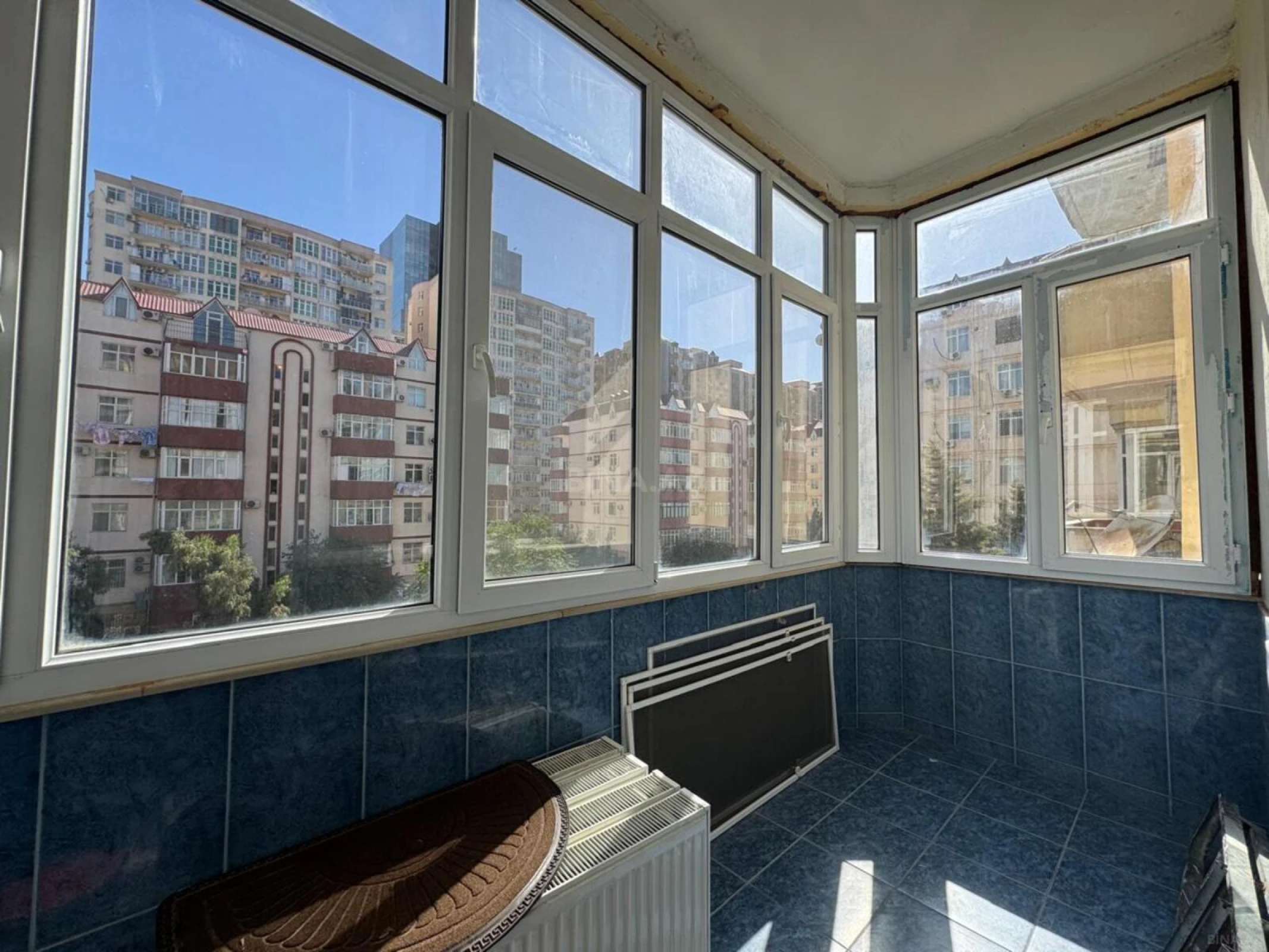 Kirayə verilir 3 otaqlı mənzil 150 m²