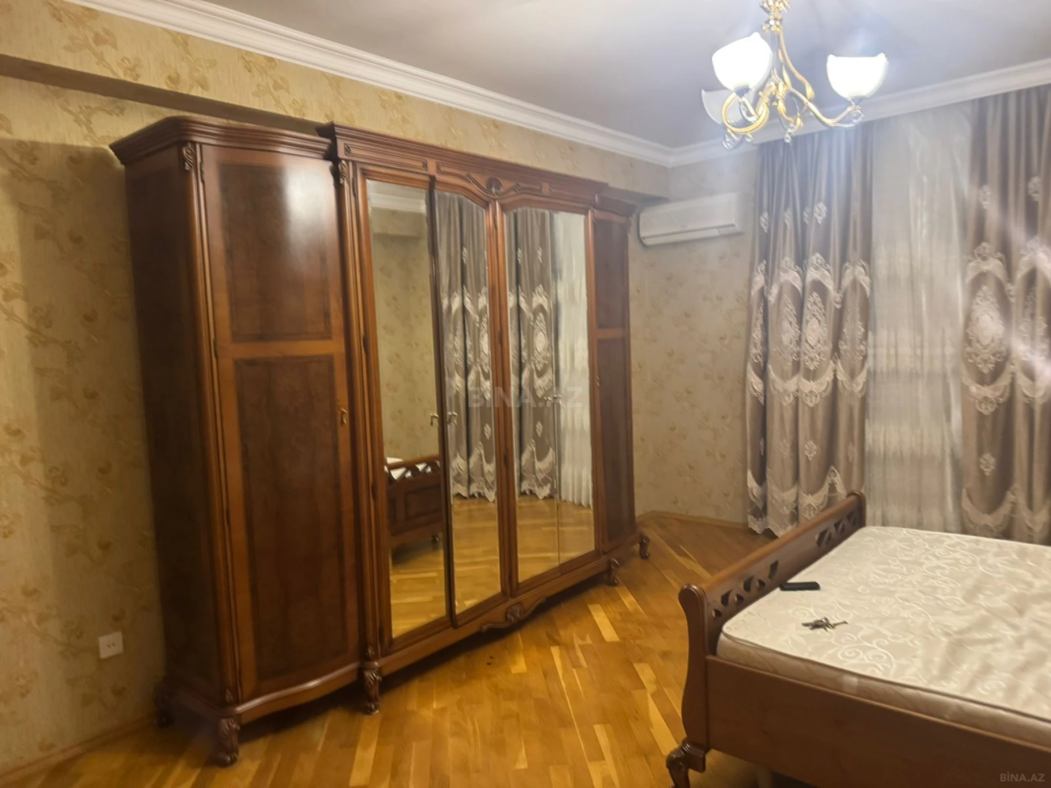 Kirayə verilir 3 otaqlı mənzil 150 m²