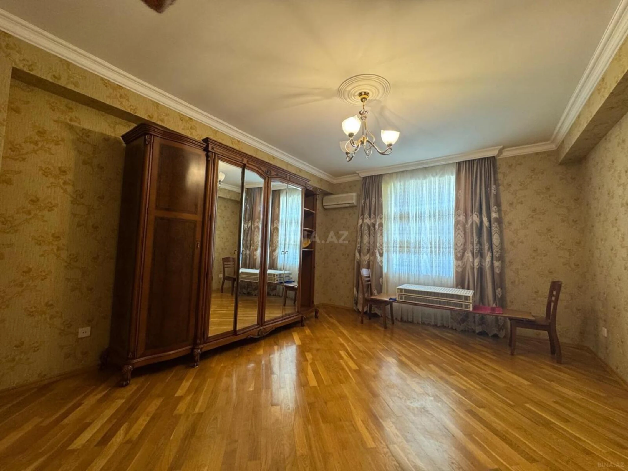 Kirayə verilir 3 otaqlı mənzil 150 m²