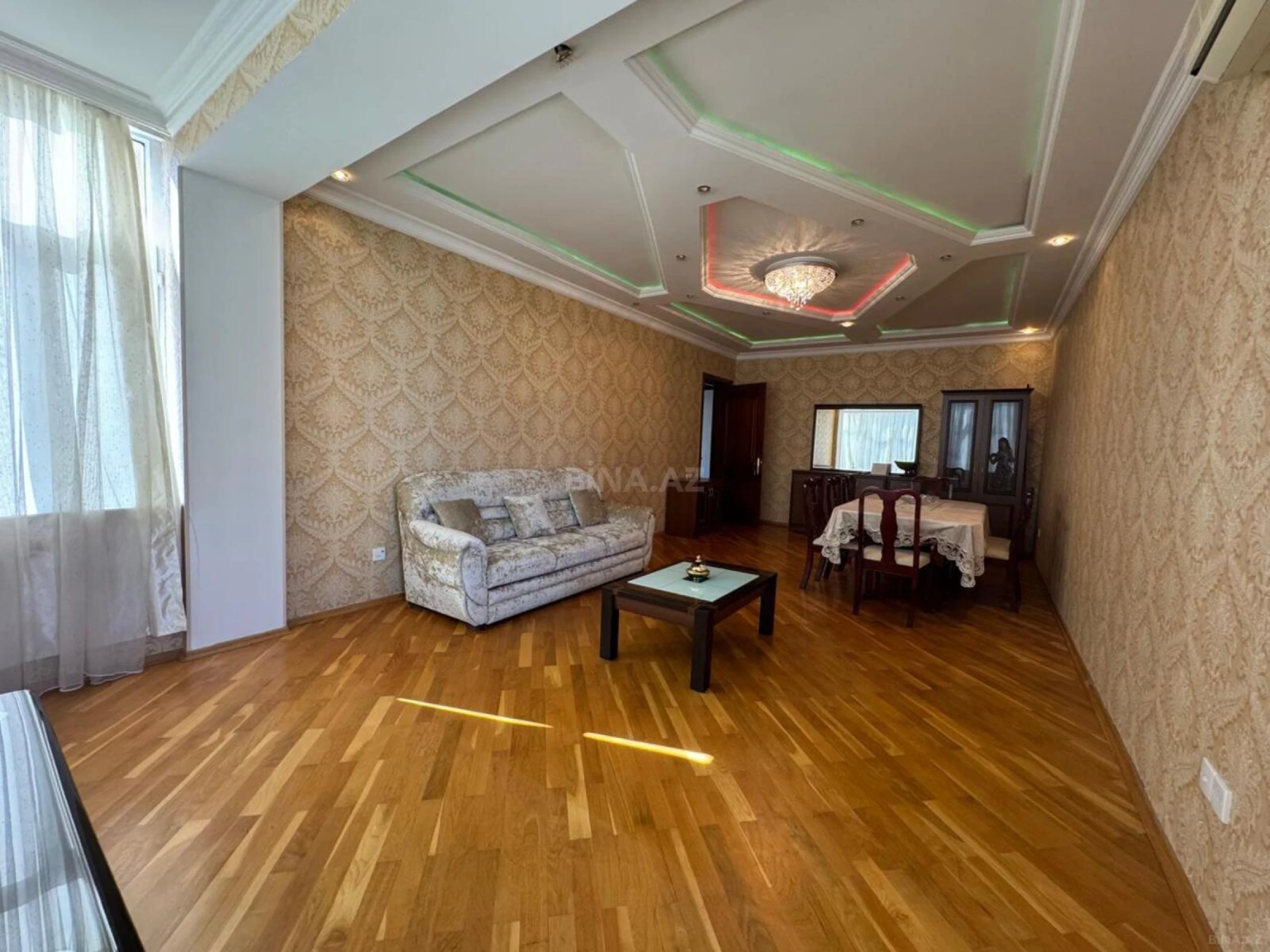 Kirayə verilir 3 otaqlı mənzil 150 m²