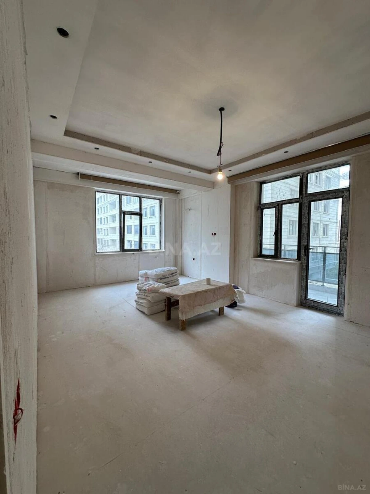 Satılır 4 otaqlı mənzil 146 m²