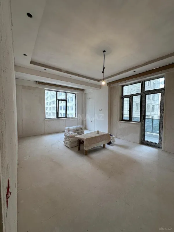 Satılır 4 otaqlı mənzil 146 m²
