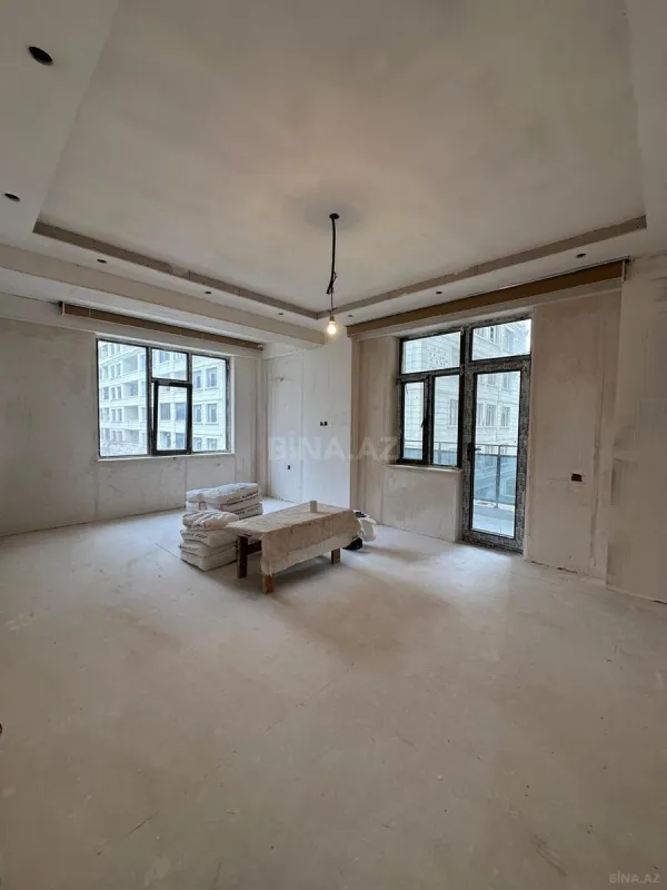 Satılır 4 otaqlı mənzil 146 m²