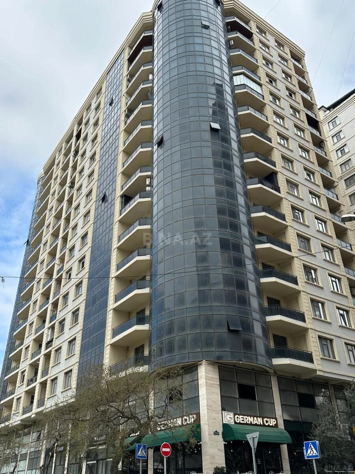 Satılır 4 otaqlı mənzil 146 m²