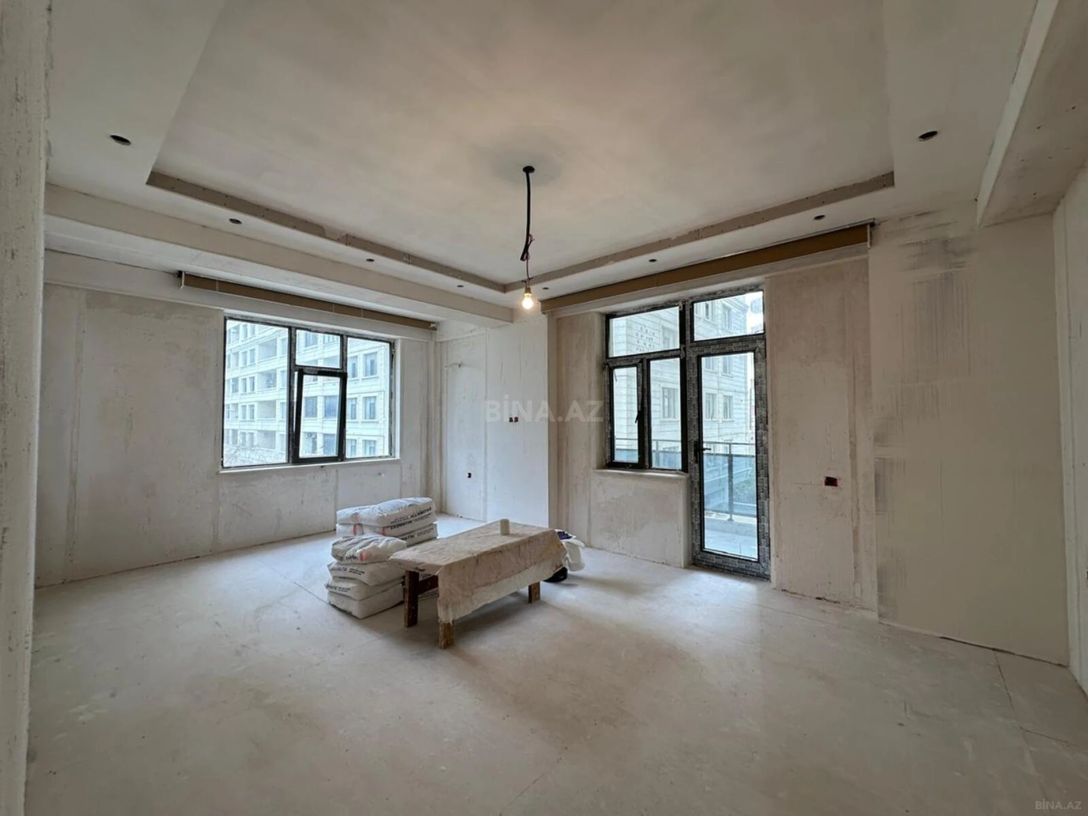 Satılır 4 otaqlı mənzil 146 m²