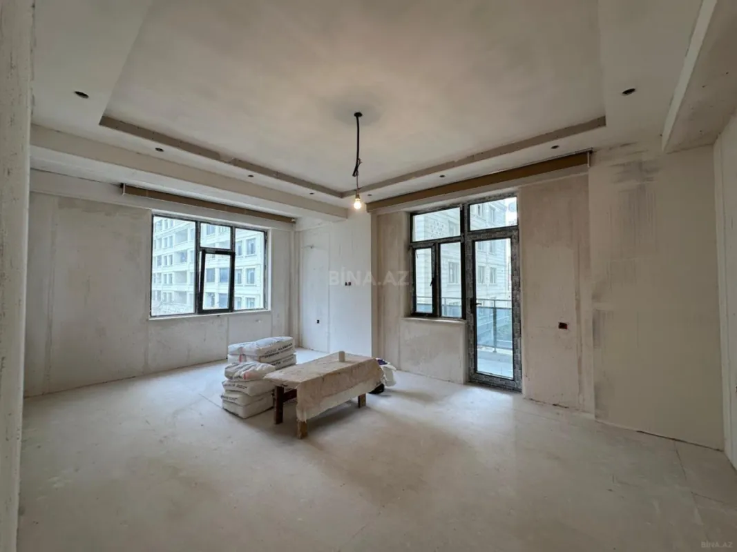 Satılır 4 otaqlı mənzil 146 m²