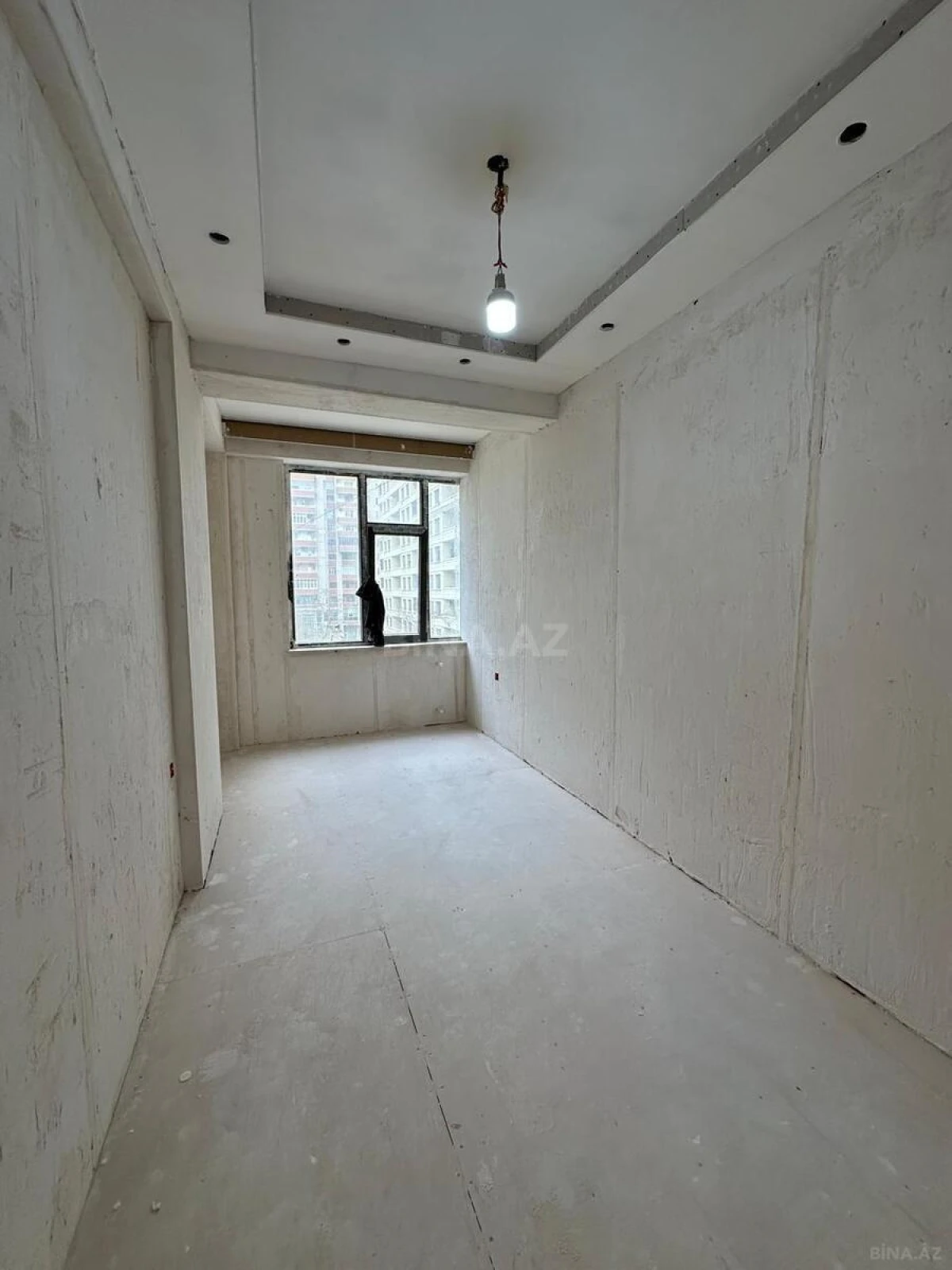 Satılır 4 otaqlı mənzil 146 m²