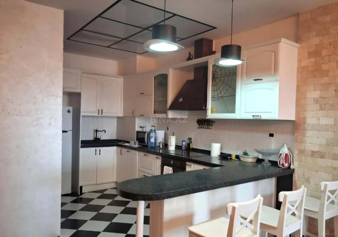 Kirayə verilir 2 otaqlı mənzil 90 m²
