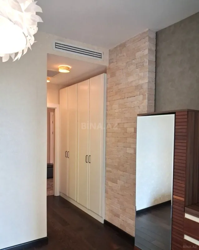 Kirayə verilir 2 otaqlı mənzil 90 m²