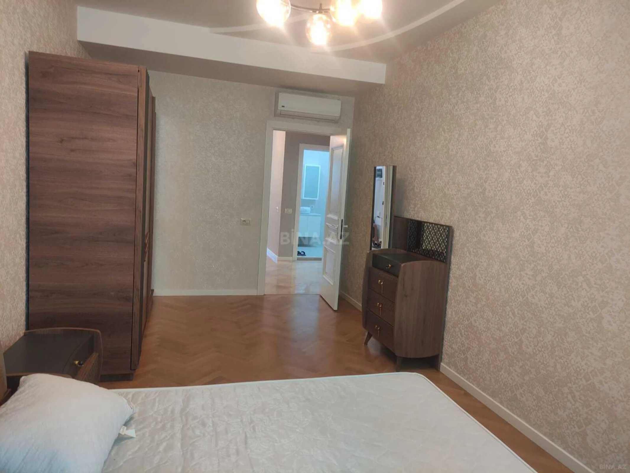 Kirayə verilir 3 otaqlı mənzil 130 m²