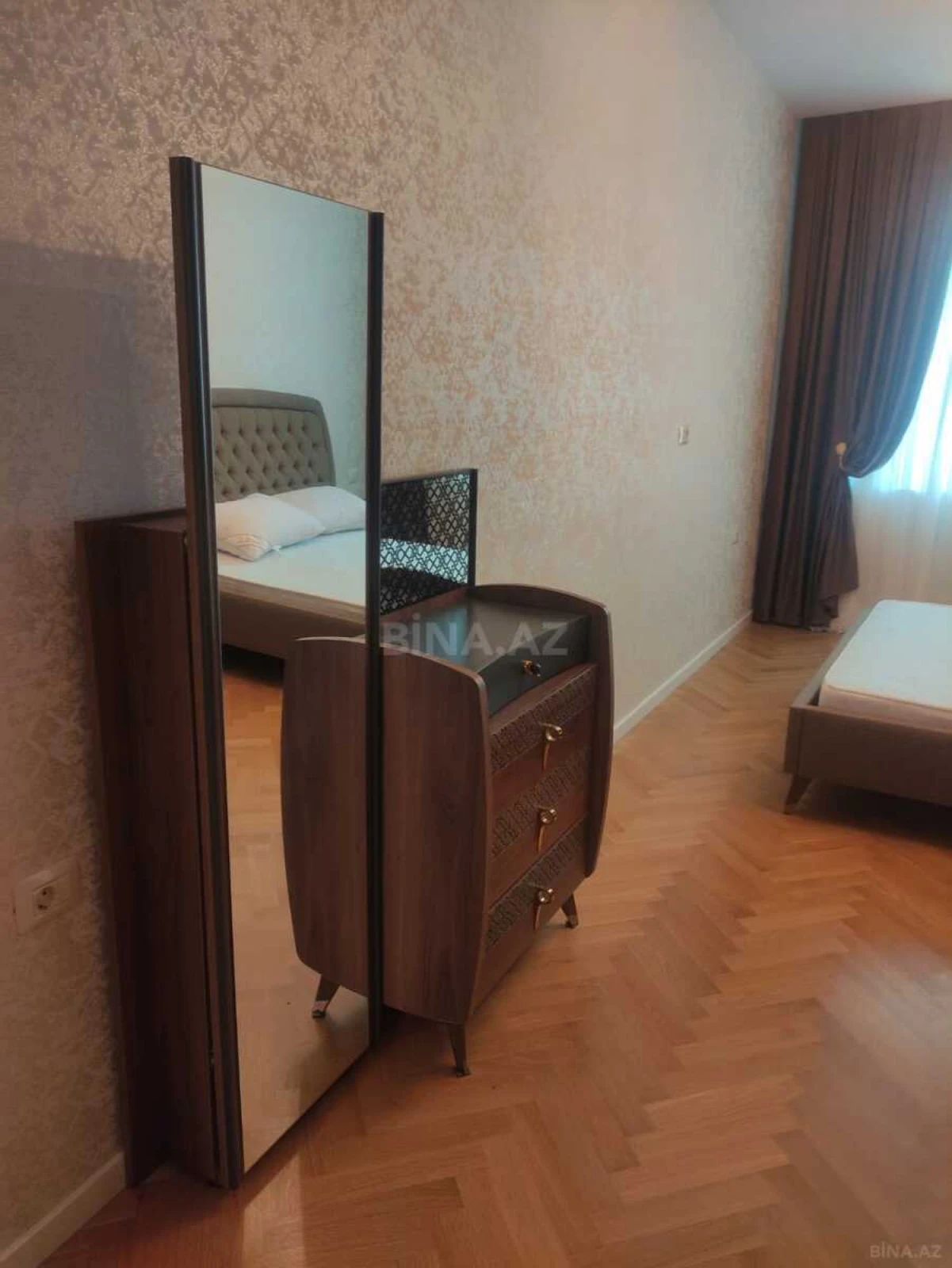 Kirayə verilir 3 otaqlı mənzil 130 m²