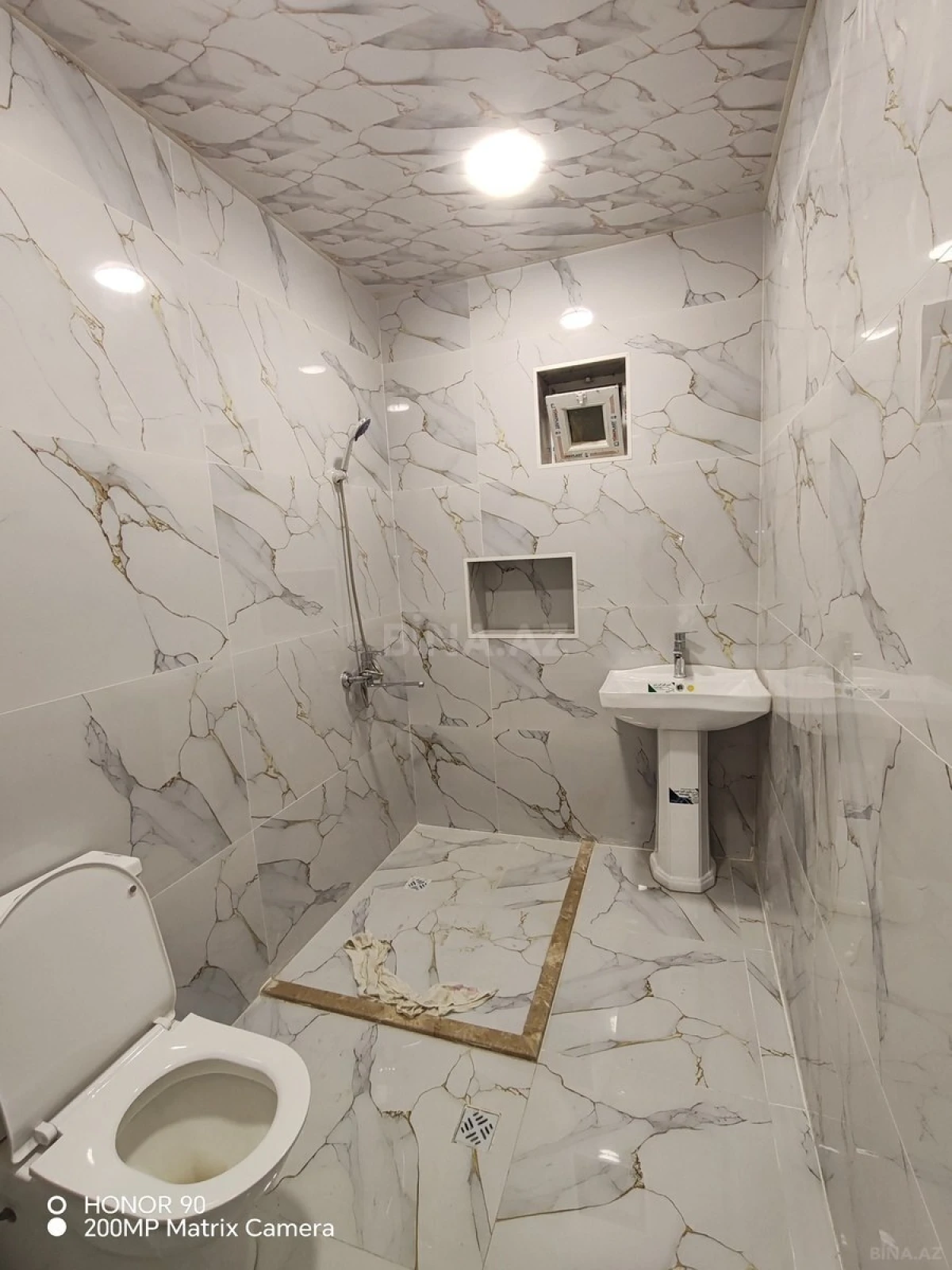 Satılır 6 otaqlı həyət evi 200 m²