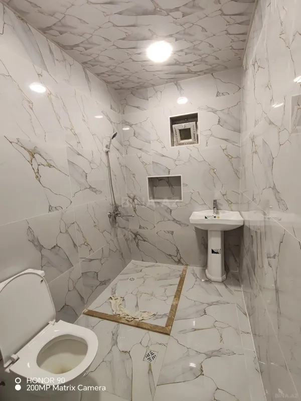 Satılır 6 otaqlı həyət evi 200 m²