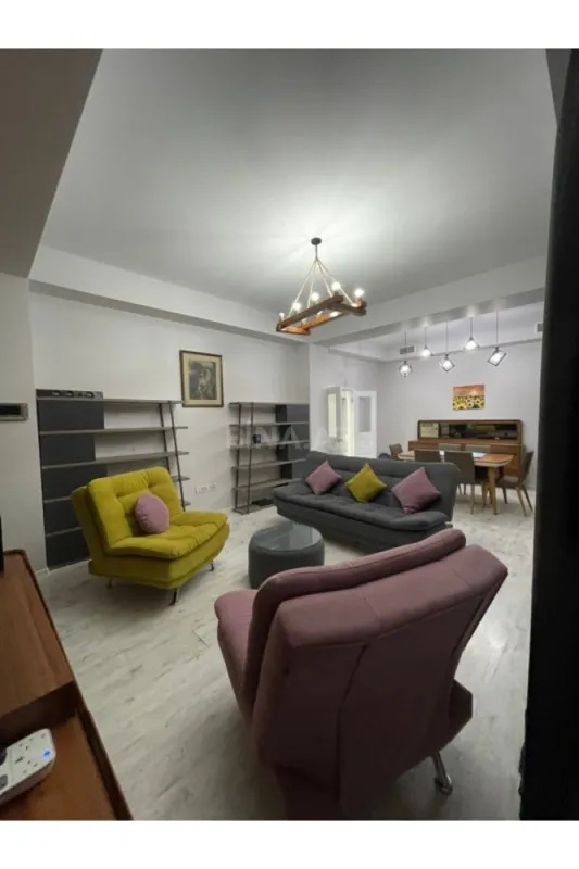 Kirayə verilir 4 otaqlı mənzil 180 m²