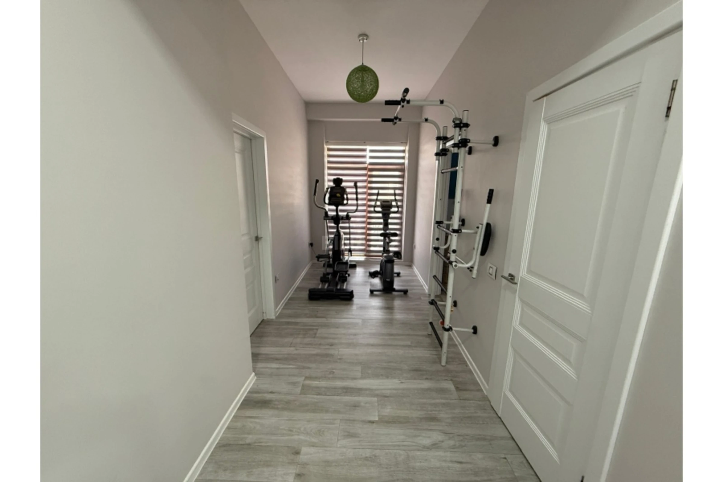 Kirayə verilir 4 otaqlı mənzil 180 m²