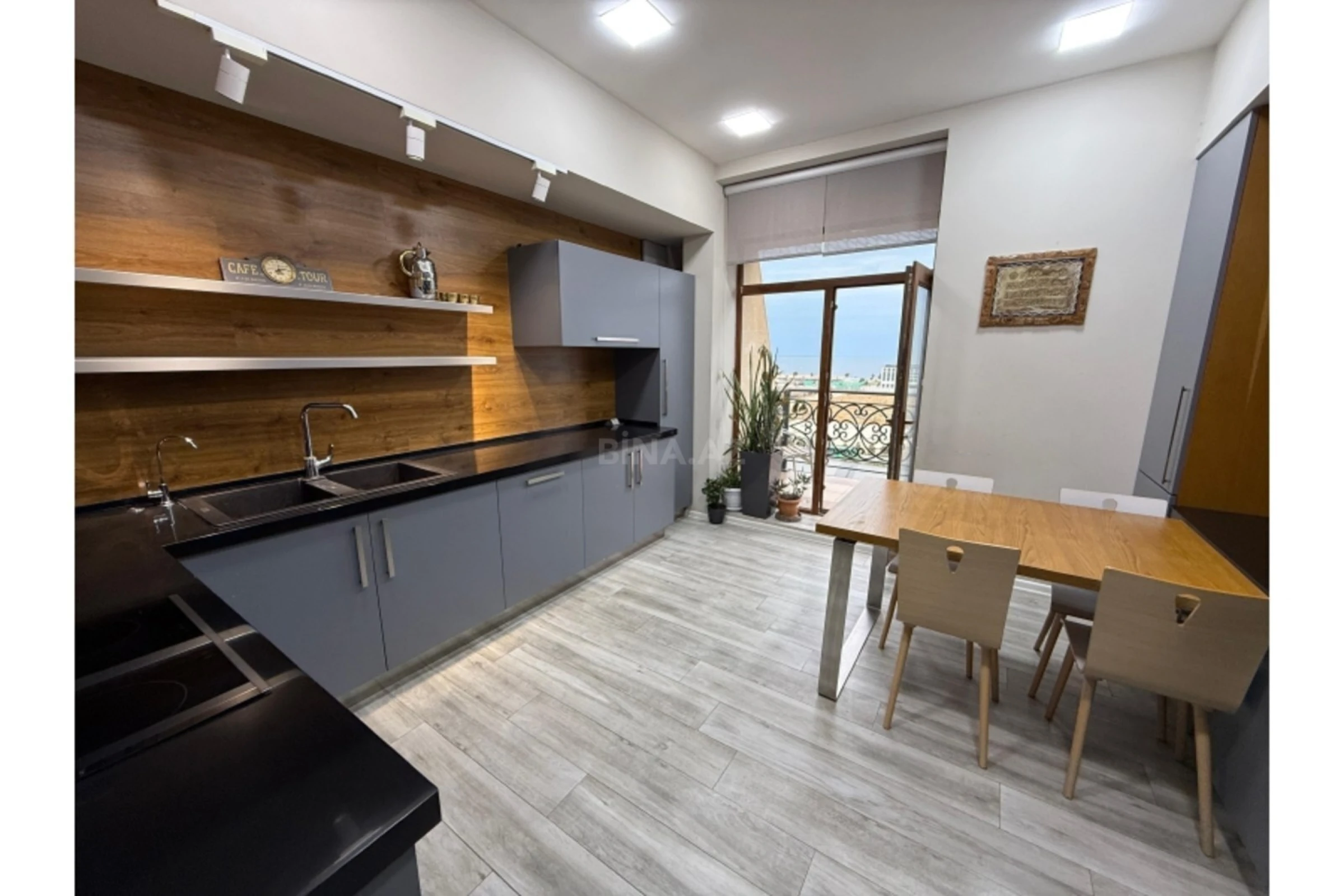 Kirayə verilir 4 otaqlı mənzil 180 m²