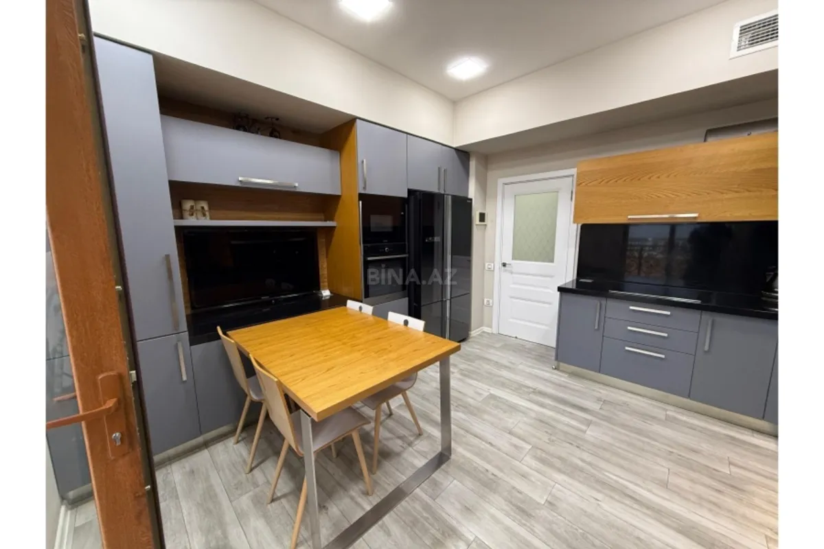 Kirayə verilir 4 otaqlı mənzil 180 m²