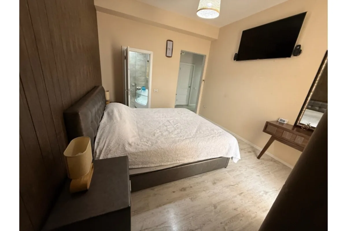 Kirayə verilir 4 otaqlı mənzil 180 m²