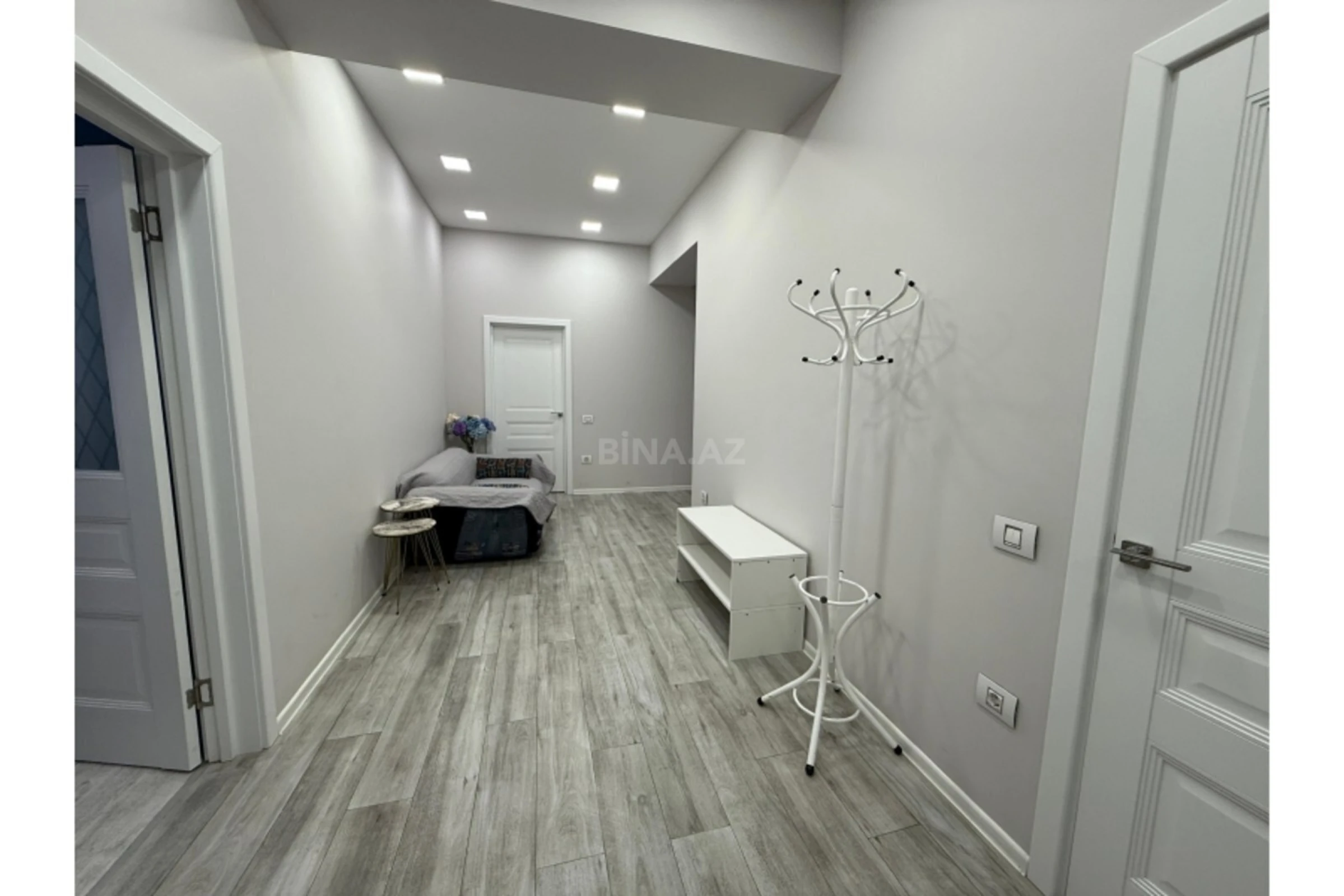 Kirayə verilir 4 otaqlı mənzil 180 m²