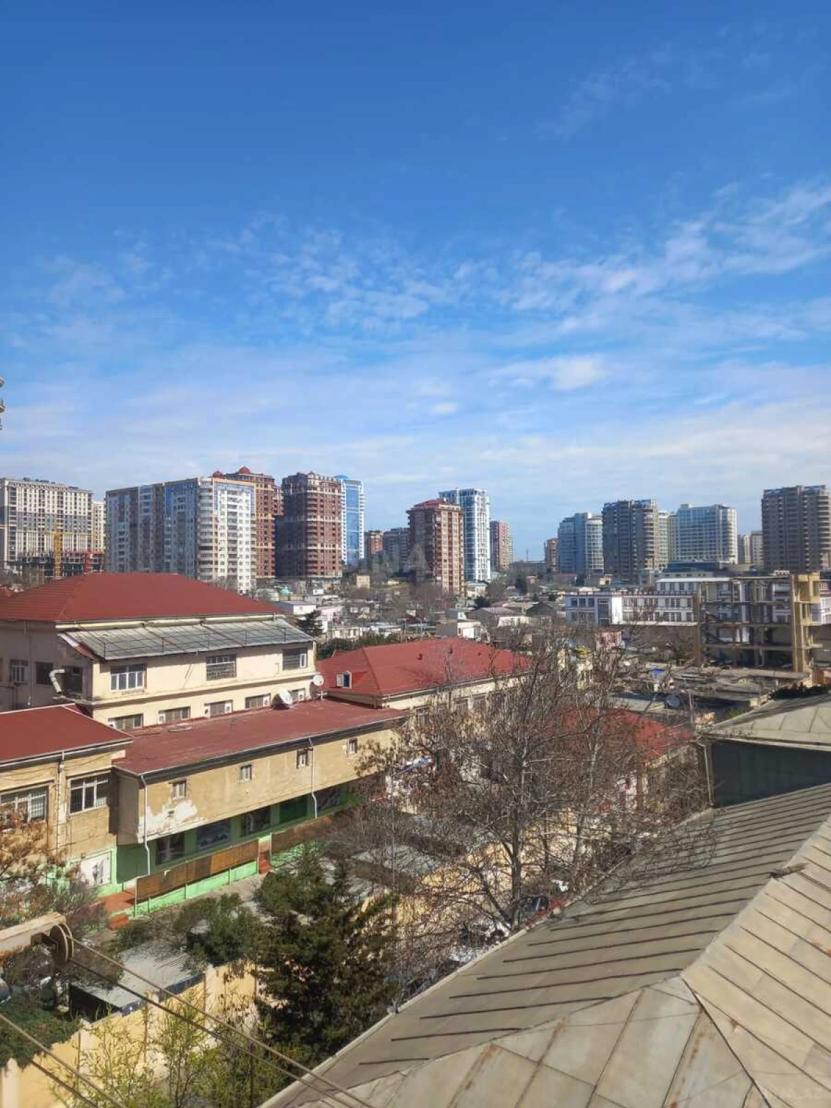 Satılır 3 otaqlı mənzil 140 m²