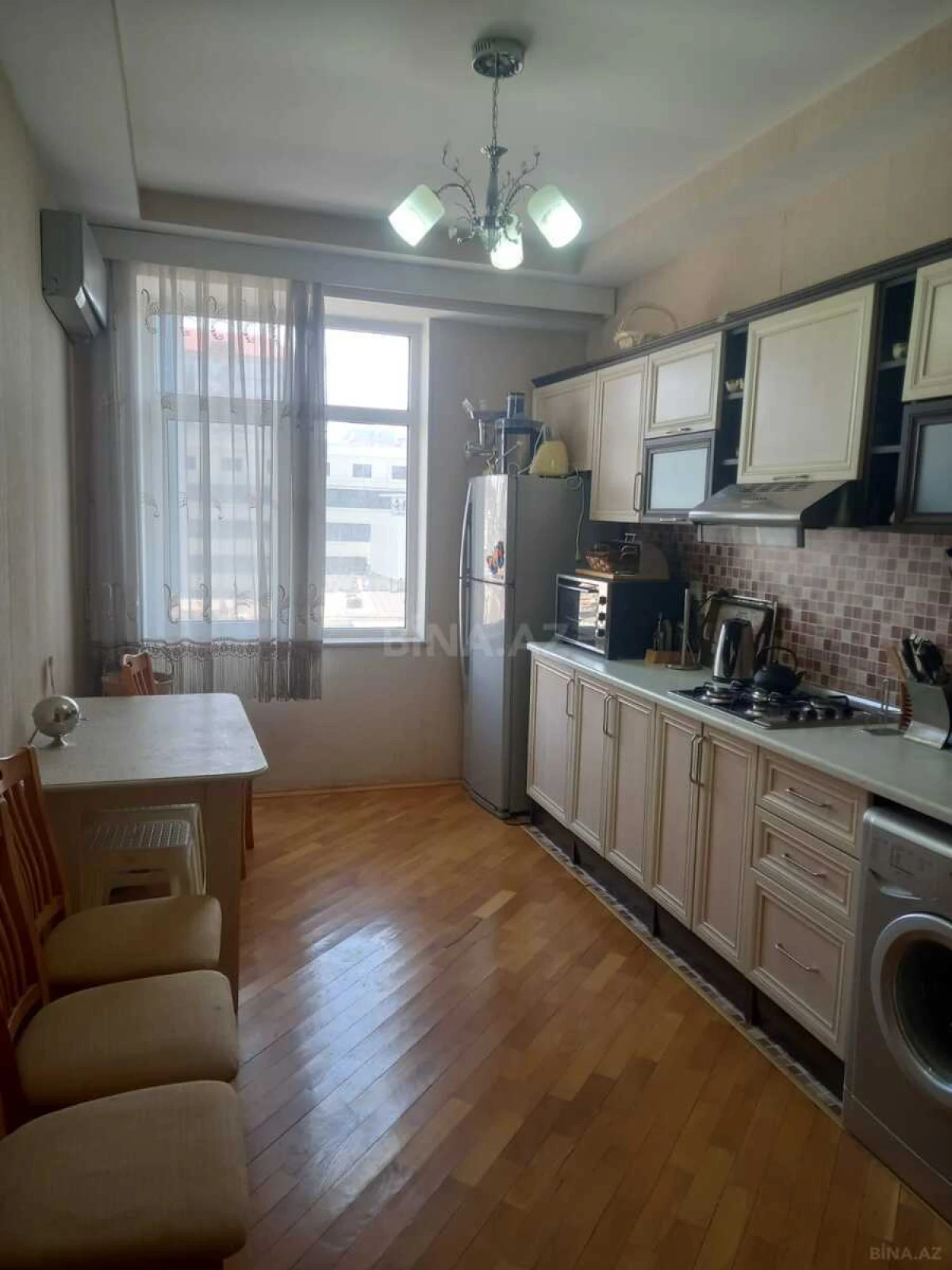 Satılır 3 otaqlı mənzil 140 m²