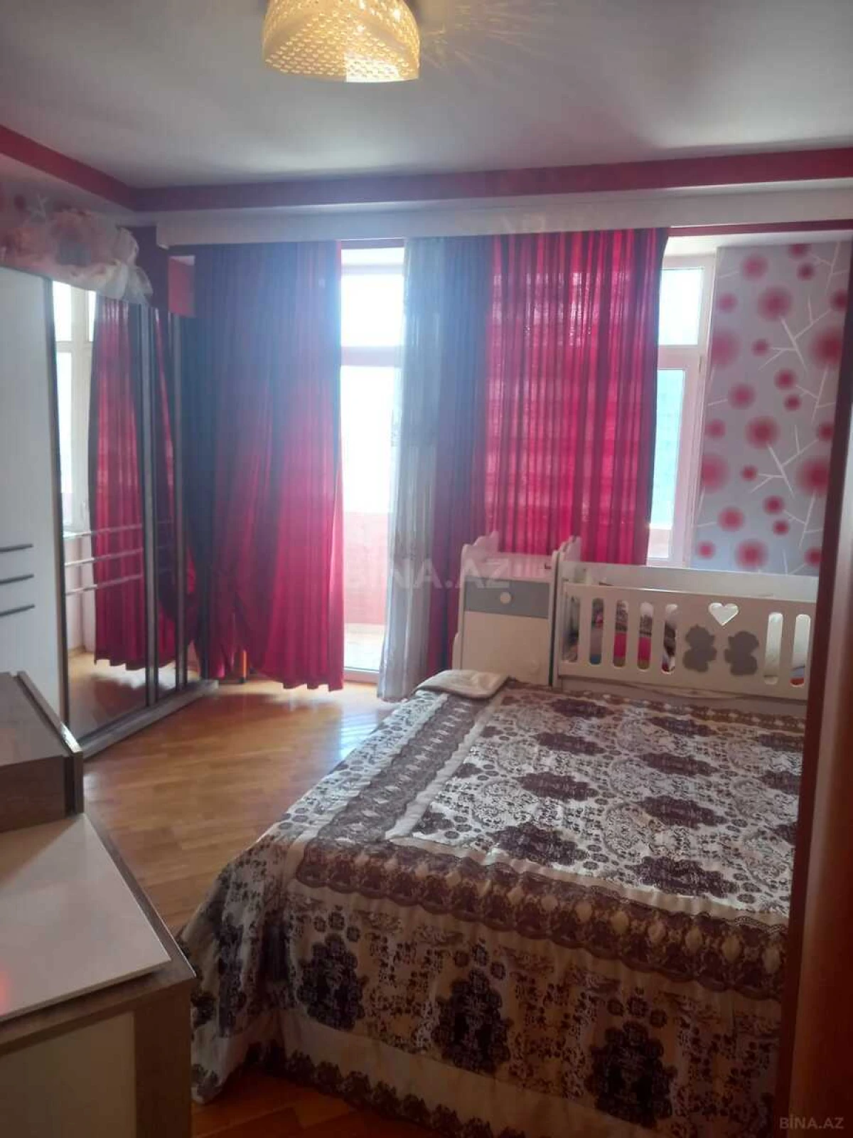 Satılır 3 otaqlı mənzil 140 m²