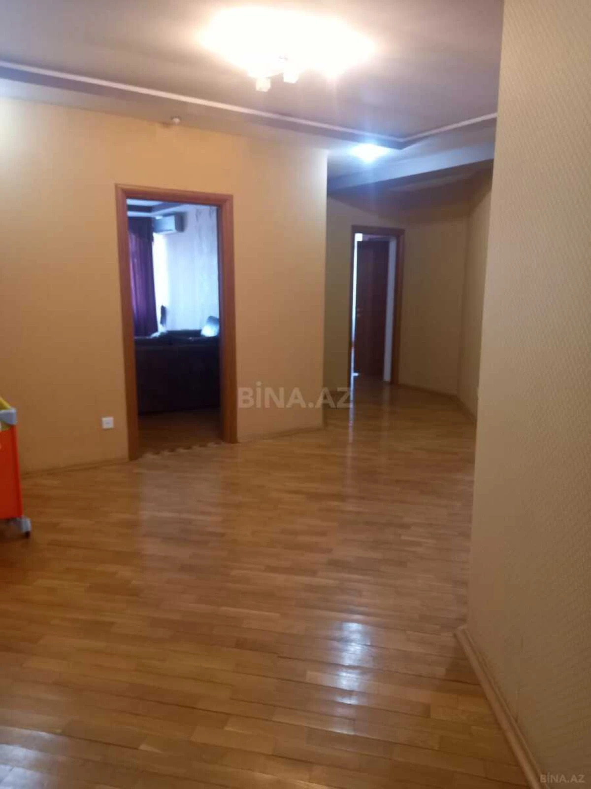 Satılır 3 otaqlı mənzil 140 m²