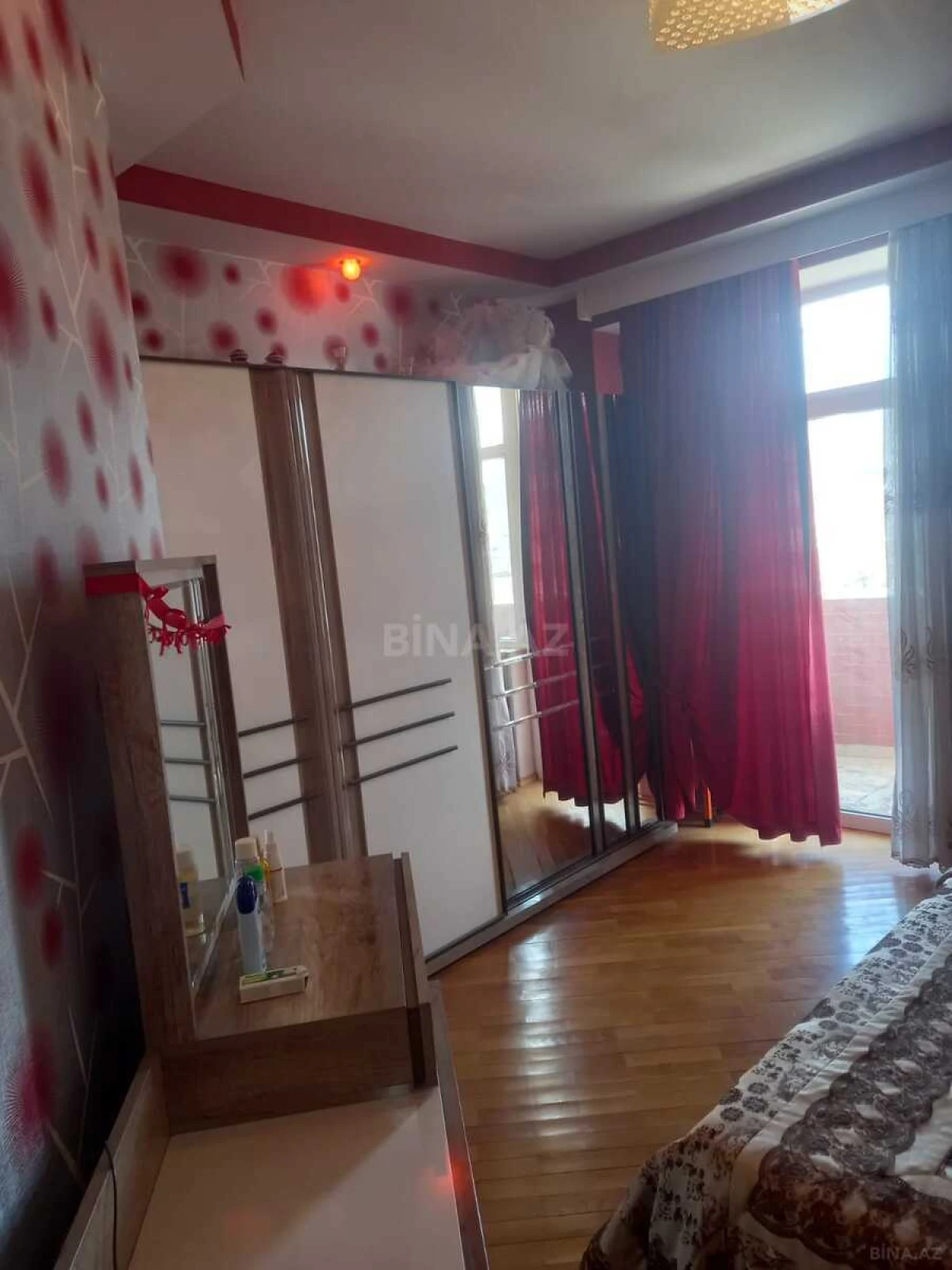Satılır 3 otaqlı mənzil 140 m²