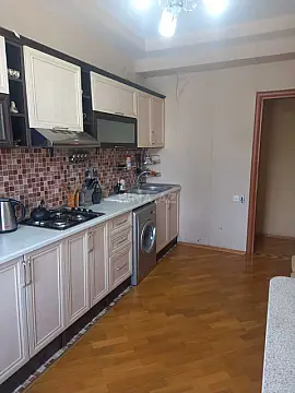 Satılır 3 otaqlı mənzil 140 m²