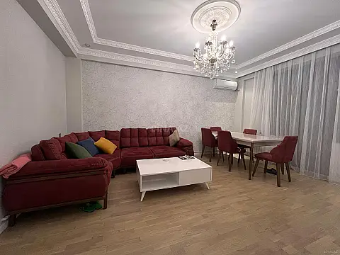 Kirayə verilir 2 otaqlı mənzil 68 m²