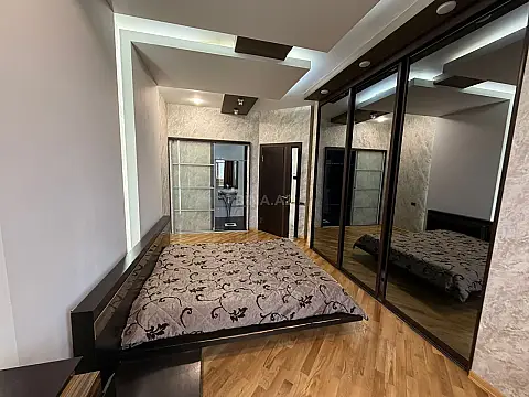 Satılır 3 otaqlı mənzil 110 m²