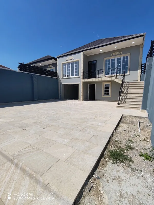 Satılır 4 otaqlı həyət evi 200 m²