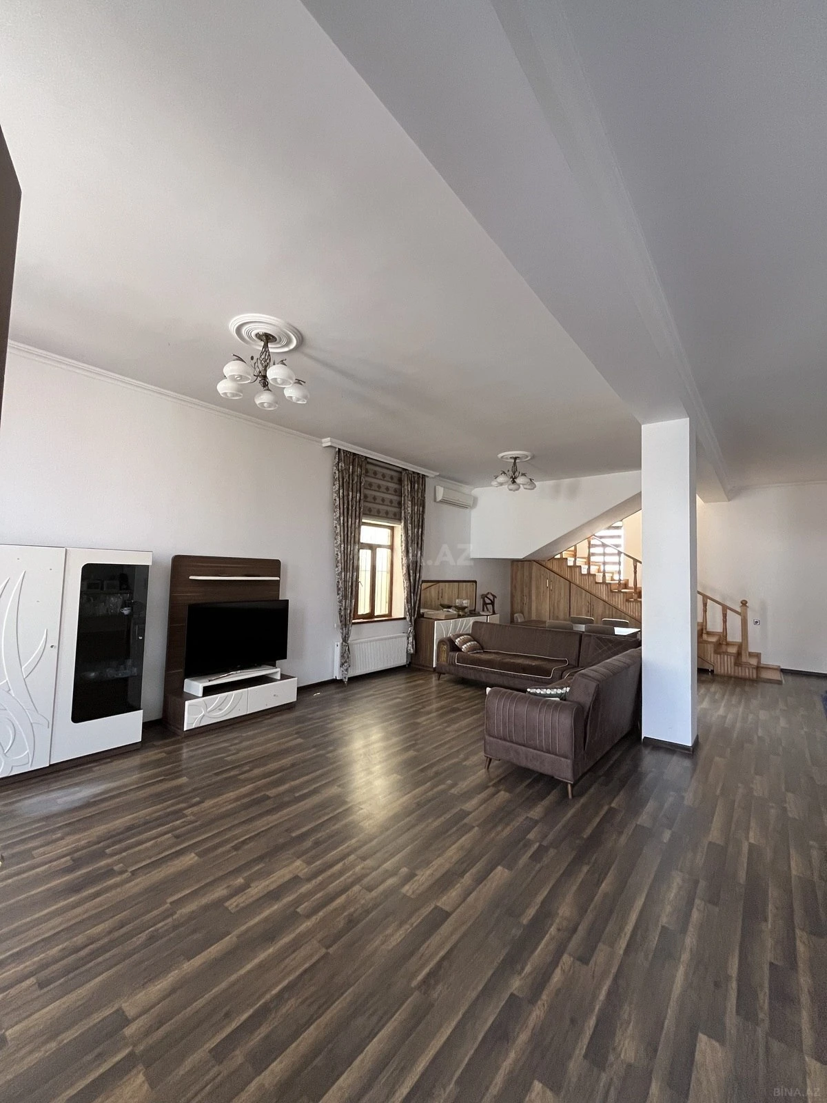 Satılır 5 otaqlı həyət evi 280 m²