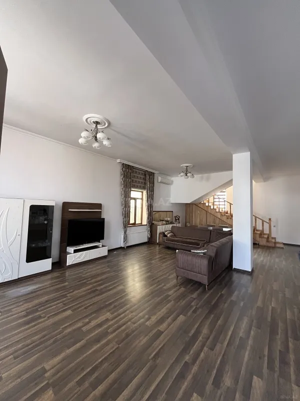 Satılır 5 otaqlı həyət evi 280 m²