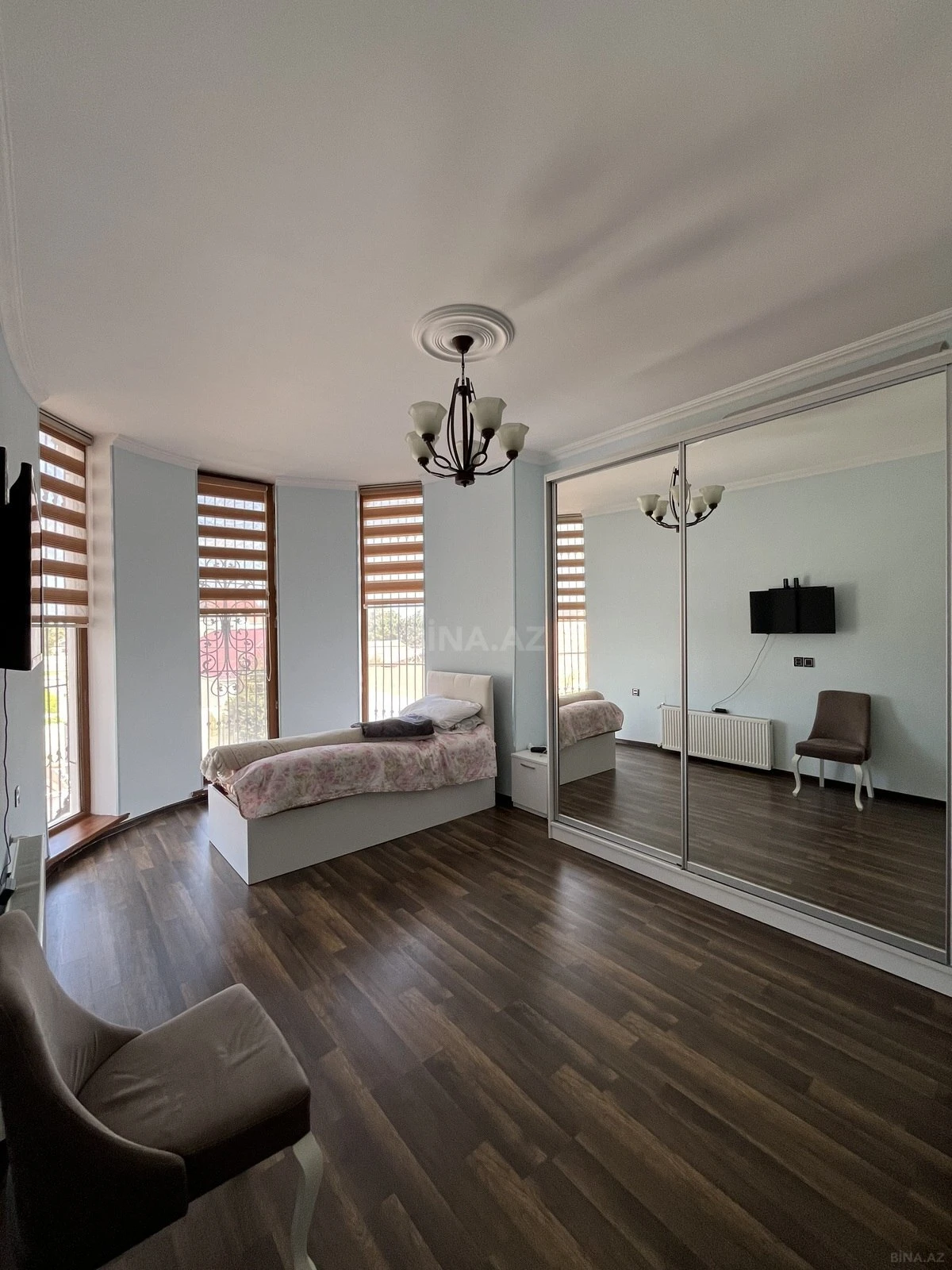 Satılır 5 otaqlı həyət evi 280 m²