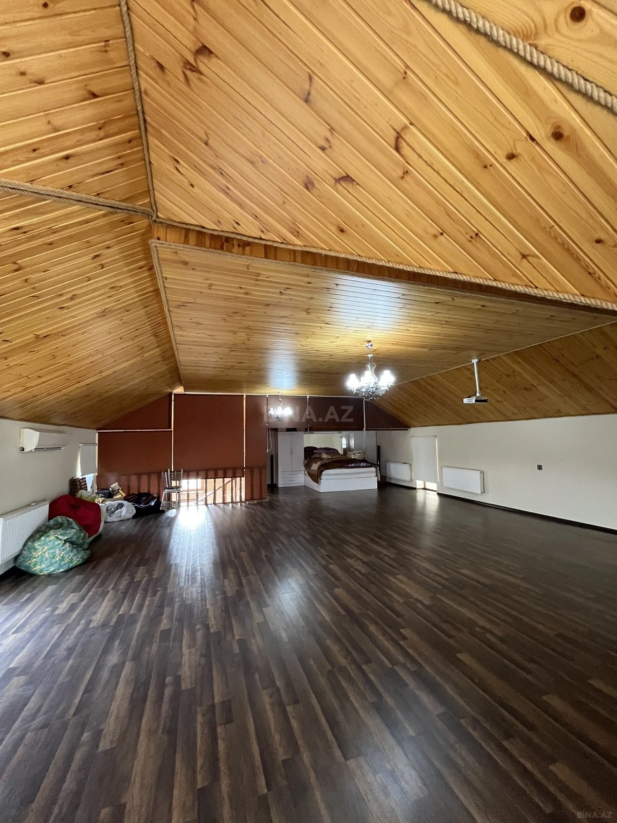 Satılır 5 otaqlı həyət evi 280 m²