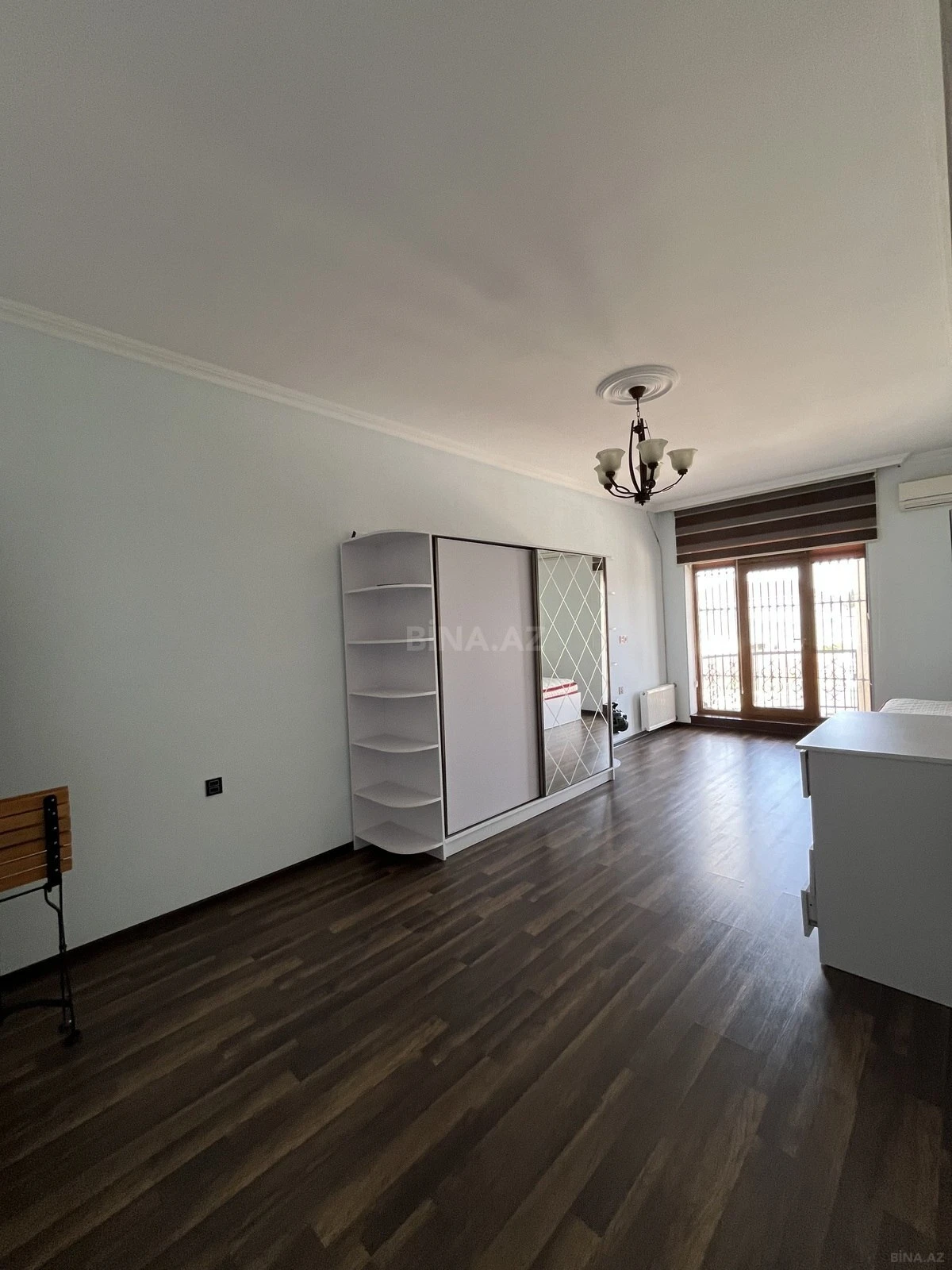 Satılır 5 otaqlı həyət evi 280 m²