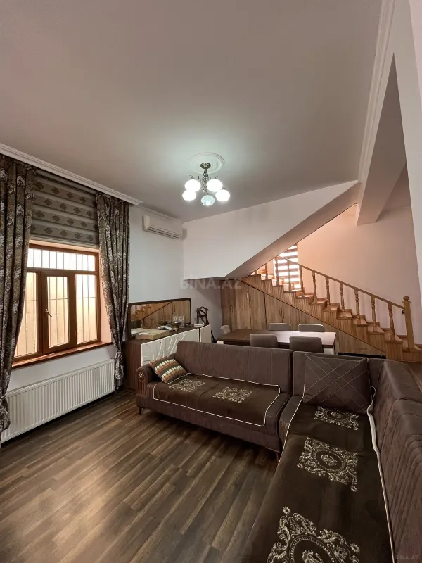 Satılır 5 otaqlı həyət evi 280 m²