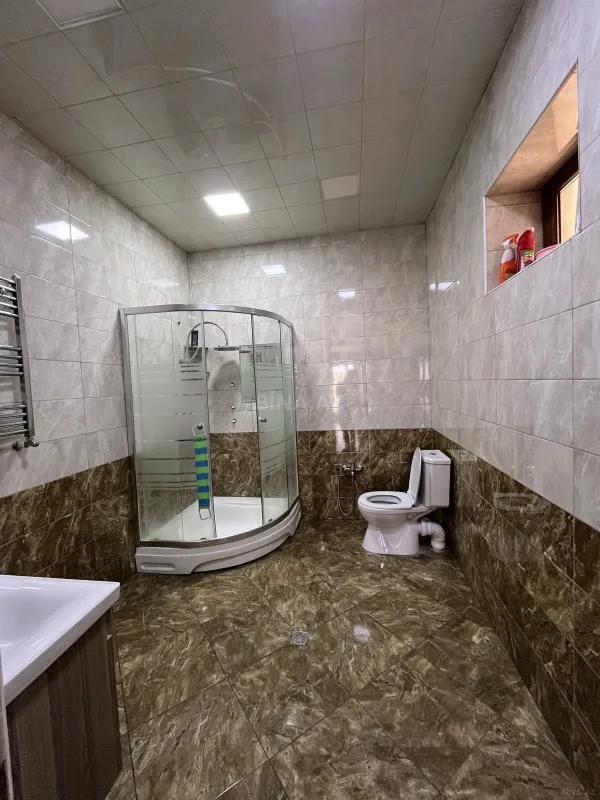 Satılır 5 otaqlı həyət evi 280 m²
