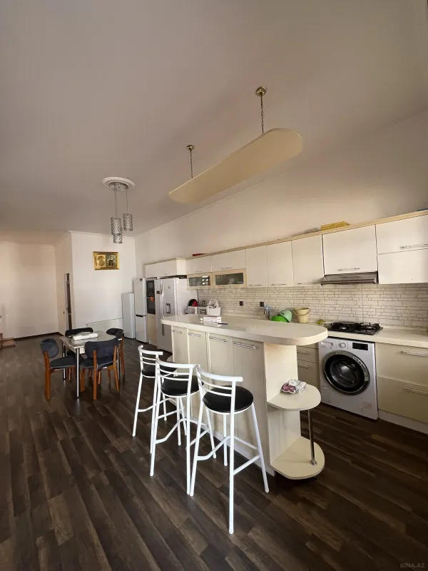 Satılır 5 otaqlı həyət evi 280 m²