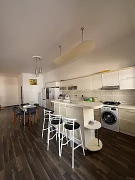 Satılır 5 otaqlı həyət evi 280 m²