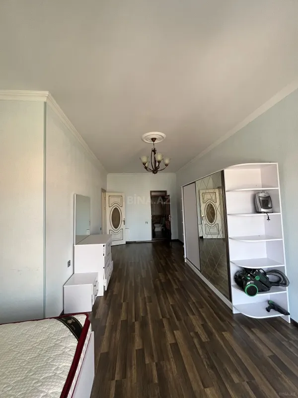 Satılır 5 otaqlı həyət evi 280 m²