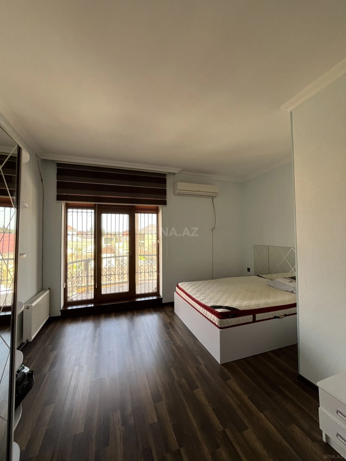 Satılır 5 otaqlı həyət evi 280 m²